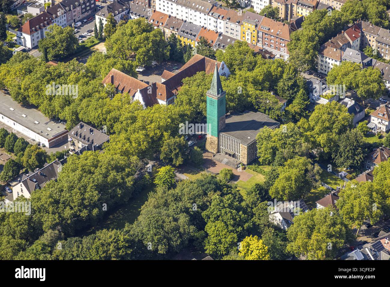 Luftaufnahme, Baustelle, Paulskirche in Bulmke mit überdachtem Kirchturm, Carl-Friedrich-Gauß-Gymnasium, Bulmke-Huellen, Gelsenkirchen, R. Stockfoto