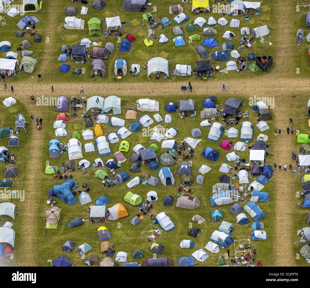 Luftaufnahme, Ruhrpott-Rodeo 2024 Musikevent auf dem Flugplatz Schwarze Heide, Campingplatz, Kirchhellen-Nord-West, Bottrop, Ruhrgebiet, Nordrhein-Westfalen Stockfoto
