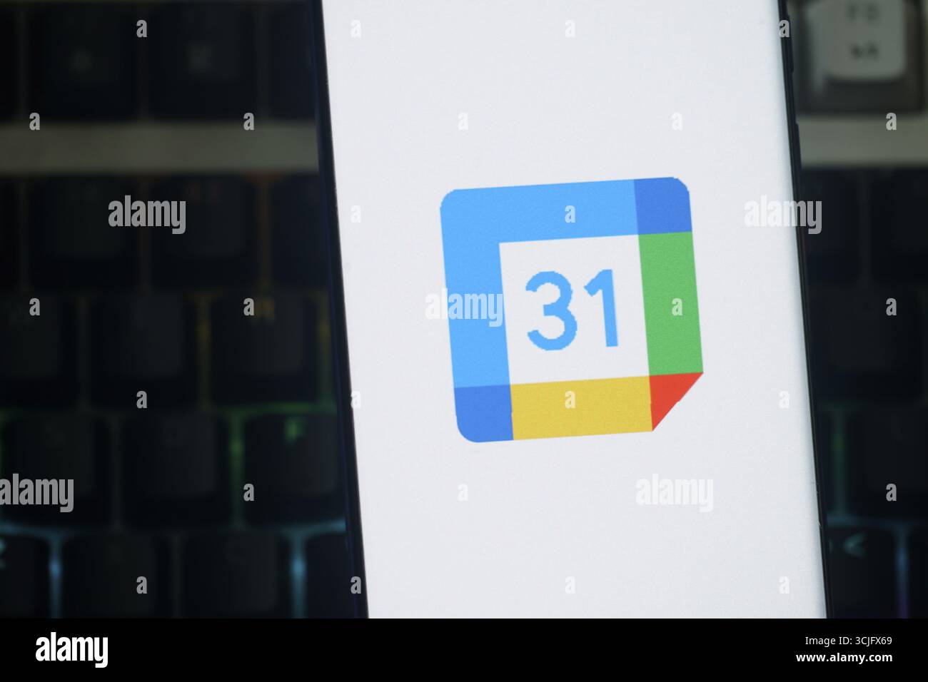 Das Symbol der Google Calendar App wird auf dem Smartphone-Bildschirm angezeigt Stockfoto