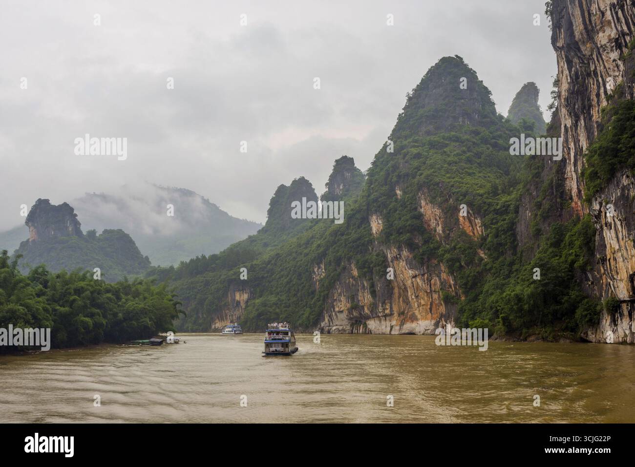Bootsfahrt auf dem Li-Fluss, Guangxi Zhuang, China Stockfoto