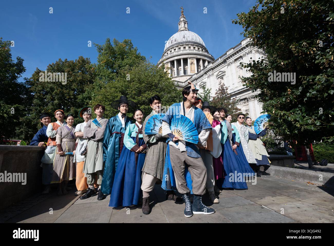 London, UK, 7. September 2025, Swag Age in Concert bringt eine lebendige Mischung aus koreanischem Folk-Tanz und Breakdance in St. Paul’s vor seinem Debüt im West End im Gillian Lynne Theatre am Montag, den 8. September. Andrew Lalchan Photography/Alamy Live News Stockfoto