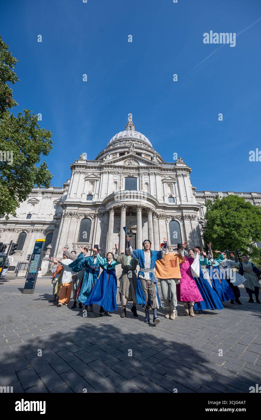 London, UK, 7. September 2025, Swag Age in Concert bringt eine lebendige Mischung aus koreanischem Folk-Tanz und Breakdance in St. Paul’s vor seinem Debüt im West End im Gillian Lynne Theatre am Montag, den 8. September. Andrew Lalchan Photography/Alamy Live News Stockfoto