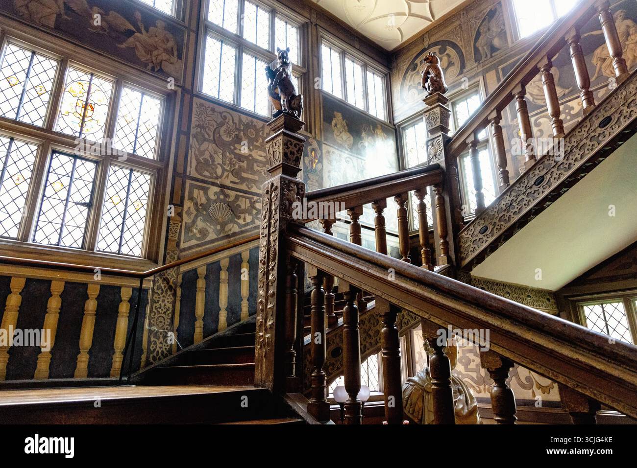 Great Staircae wurde Anfang des 17. Jahrhunderts in Betrieb genommen, Knole House, Sevenoaks, Kent, England Stockfoto