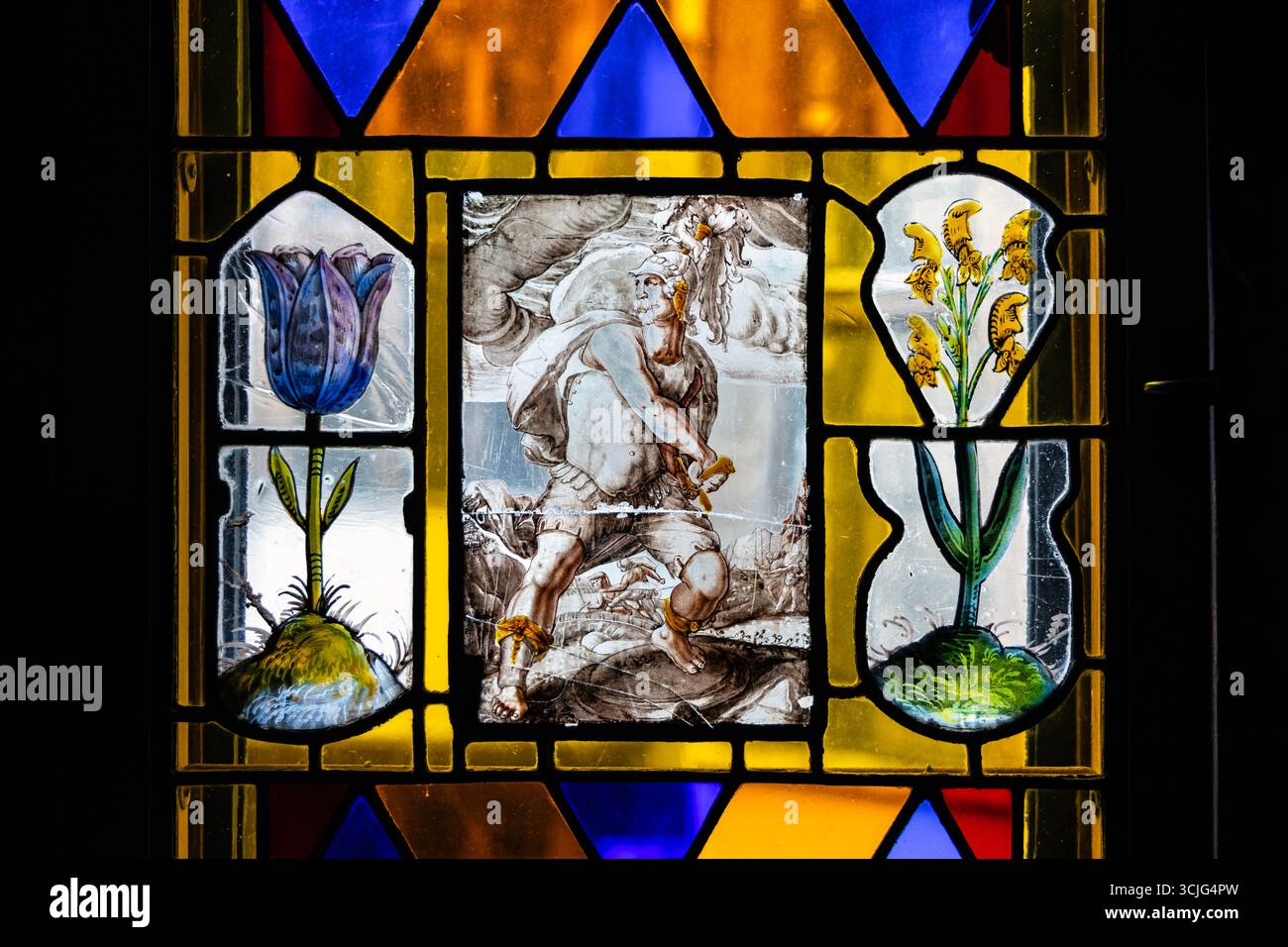 Verzierte Glasmalereien in einem Gebetsschrank im Knole House, Sevenoaks, Kent, England Stockfoto