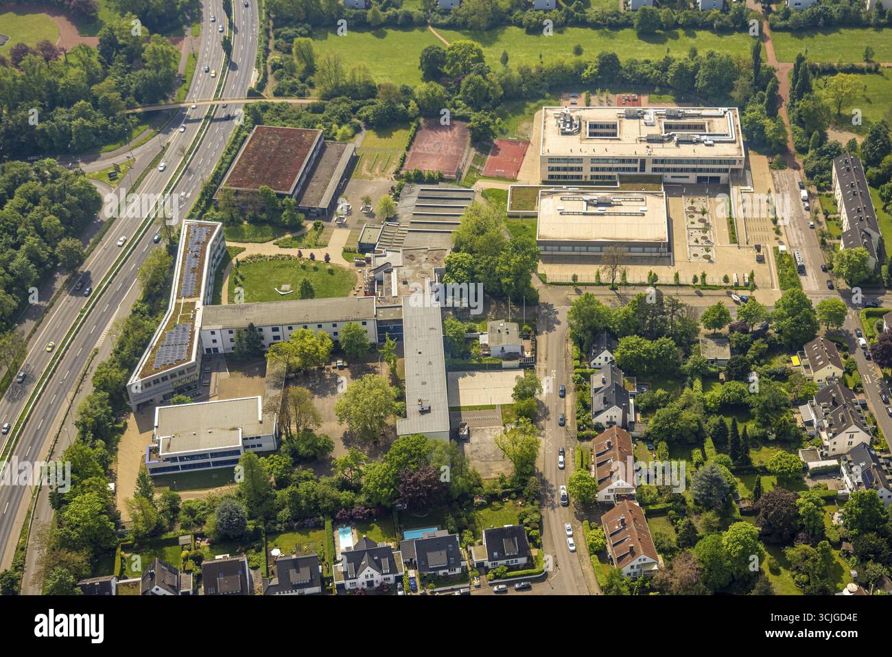Luftaufnahme, Max-Planck-Gymnasium und Staedtische Toni-Turek Realschule, Stockum, Düsseldorf, Rheinland, Nordrhein-Westfalen, Deutschland, Max-Planck- Stockfoto