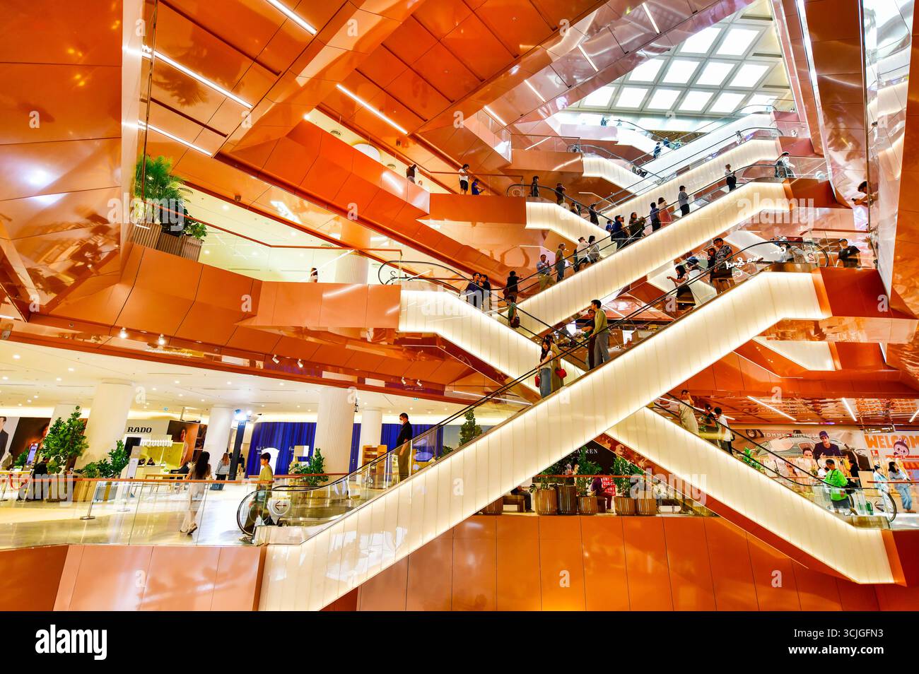 Bangkok-Sep 4,2025: Schöne Rolltreppe im Einkaufszentrum Central Park ein gemischtes Entwicklungsprojekt Stockfoto