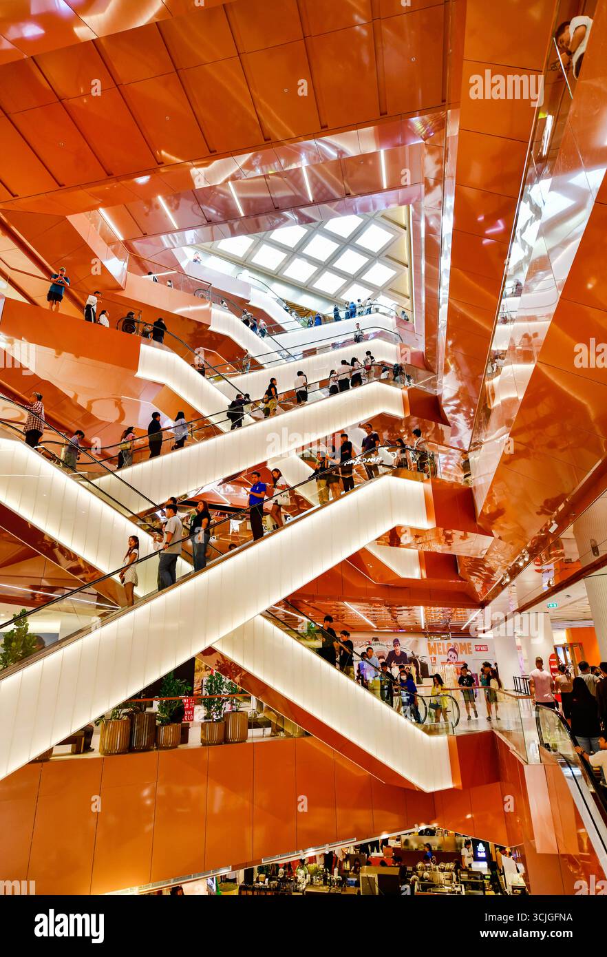 Bangkok-Sep 4,2025: Schöne Rolltreppe im Einkaufszentrum Central Park ein gemischtes Entwicklungsprojekt Stockfoto