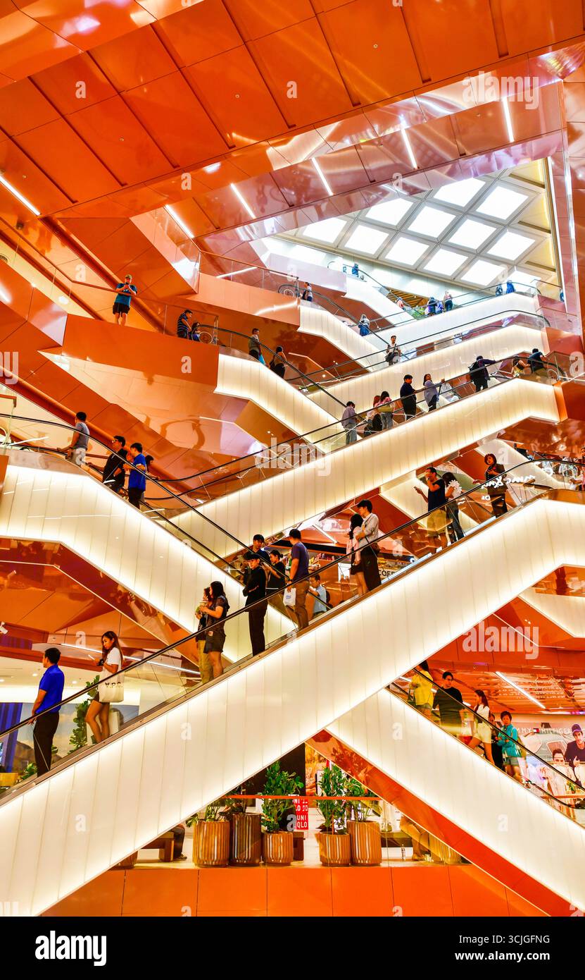 Bangkok-Sep 4,2025: Schöne Rolltreppe im Einkaufszentrum Central Park ein gemischtes Entwicklungsprojekt Stockfoto