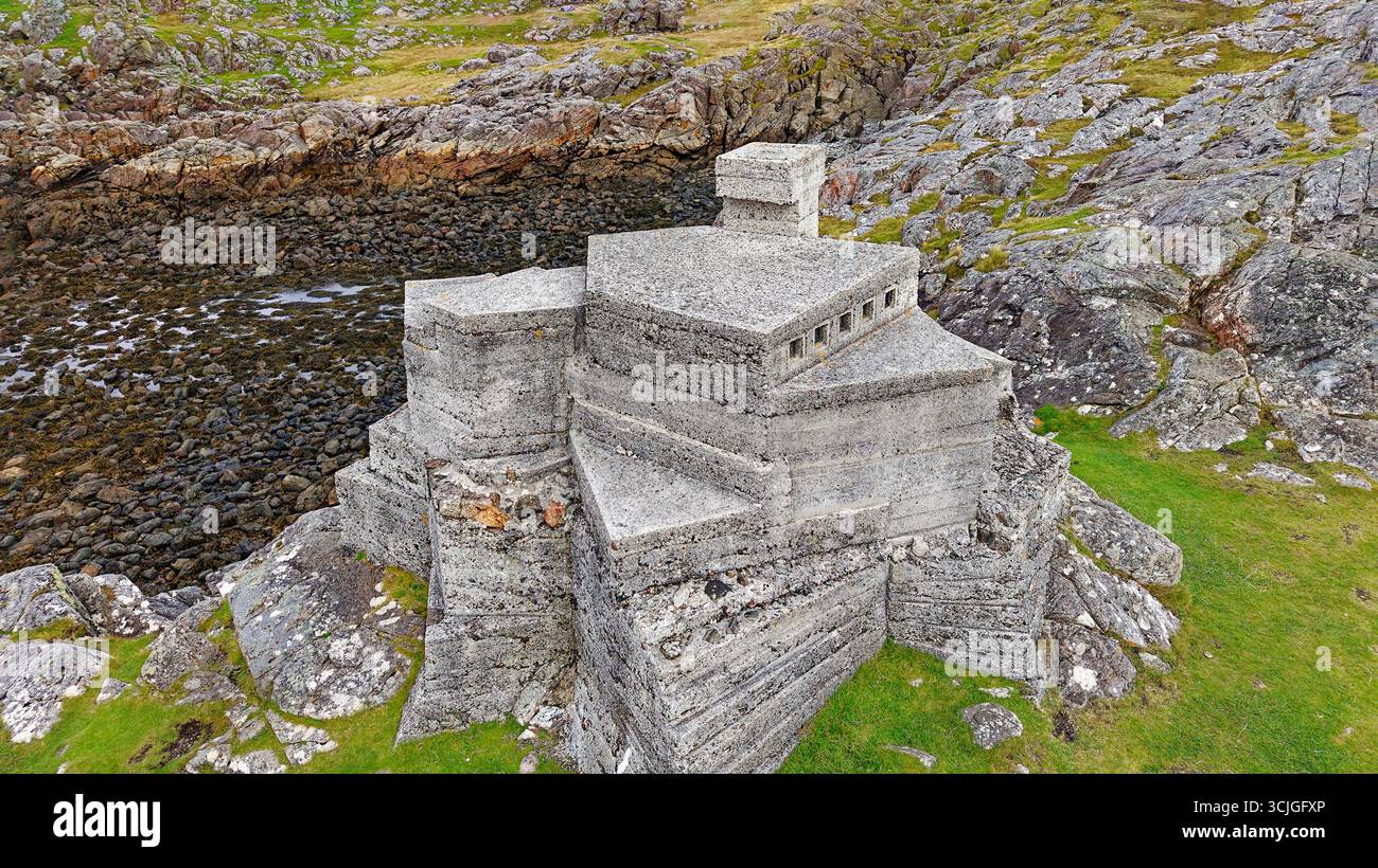 Eremit's Castle Achmelvich Sutherland Scotland kleines eckiges Betongebäude oder Bothy, das 1950 vom Architekten David Scott erbaut wurde Stockfoto