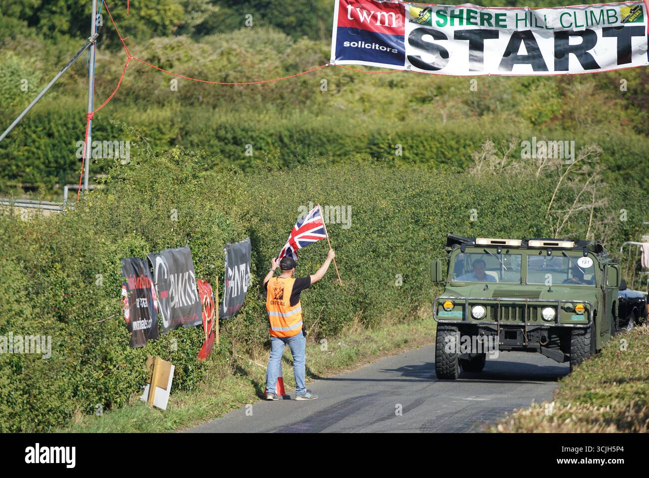 Oldtimer-Militärfahrzeug an der Startlinie des Rural Hill Climb Events. Shere Hill Climb, East Clandon, Guildford Stockfoto