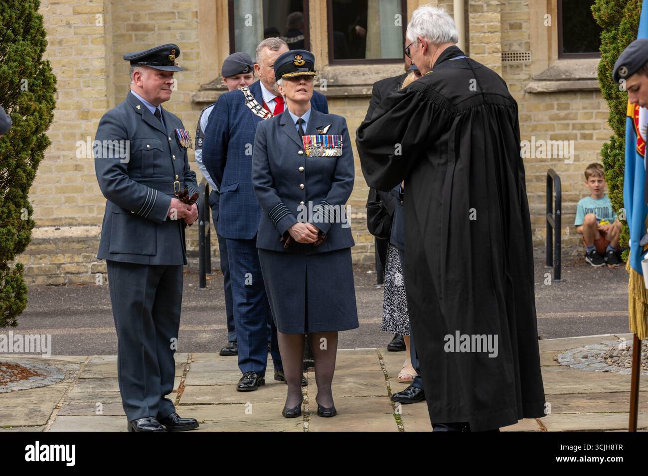 Brentwood Essex 07 Sept 2025 mehr als 500 Luftkadetten aus Essex zogen in einer Wing Parade durch das Zentrum von Brentwood, wo Gruppenkapitän Anne-Marie Houghton den Gruß nahm, bevor sie sich in der Brentwood Cathedral zu einer feierlichen Zeremonie versammelten, Credit: Ian Davidson/Alamy Live News Stockfoto