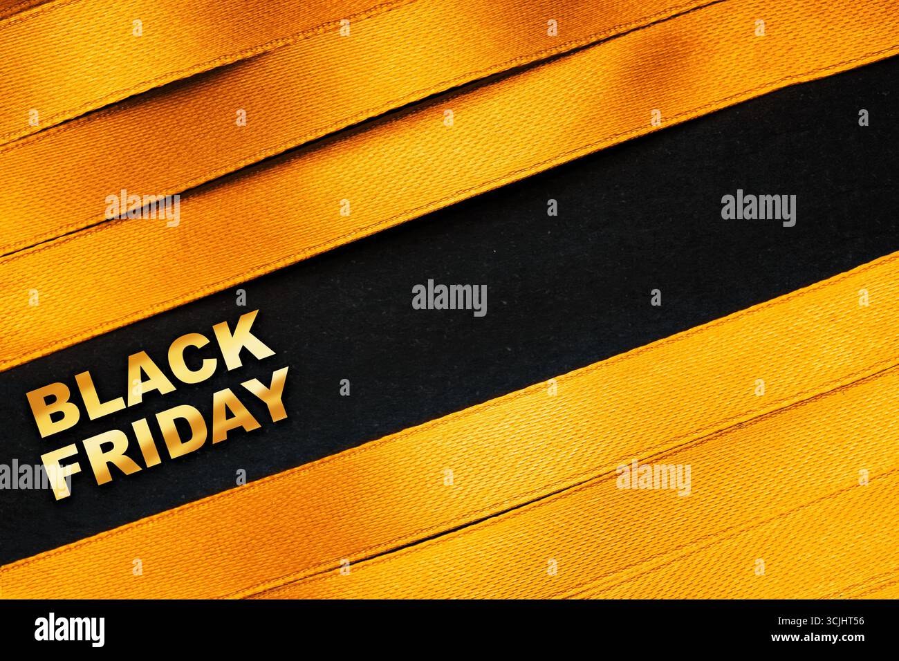 Schwarzer Freitag-Verkaufshintergrund mit gelben Satinbändern und kräftigem schwarzen Kontrast Stockfoto