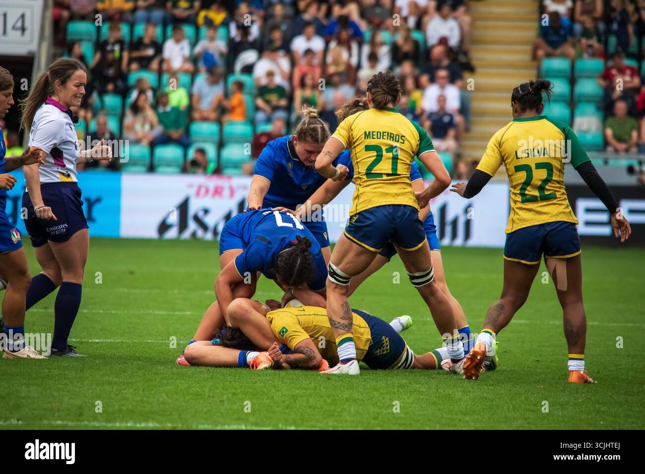 Northampton, Vereinigtes Königreich, 7. September 2025 Italien-Zentrum Sara Mannini verletzt ihr Bein gegen Brasilien in ihrem Spiel in Pool D, Women's Rugby World Cup, Cinch Stadium, Franklins Gardens, Northampton, Vereinigtes Königreich. Alex Williams / Alamy Live News Stockfoto