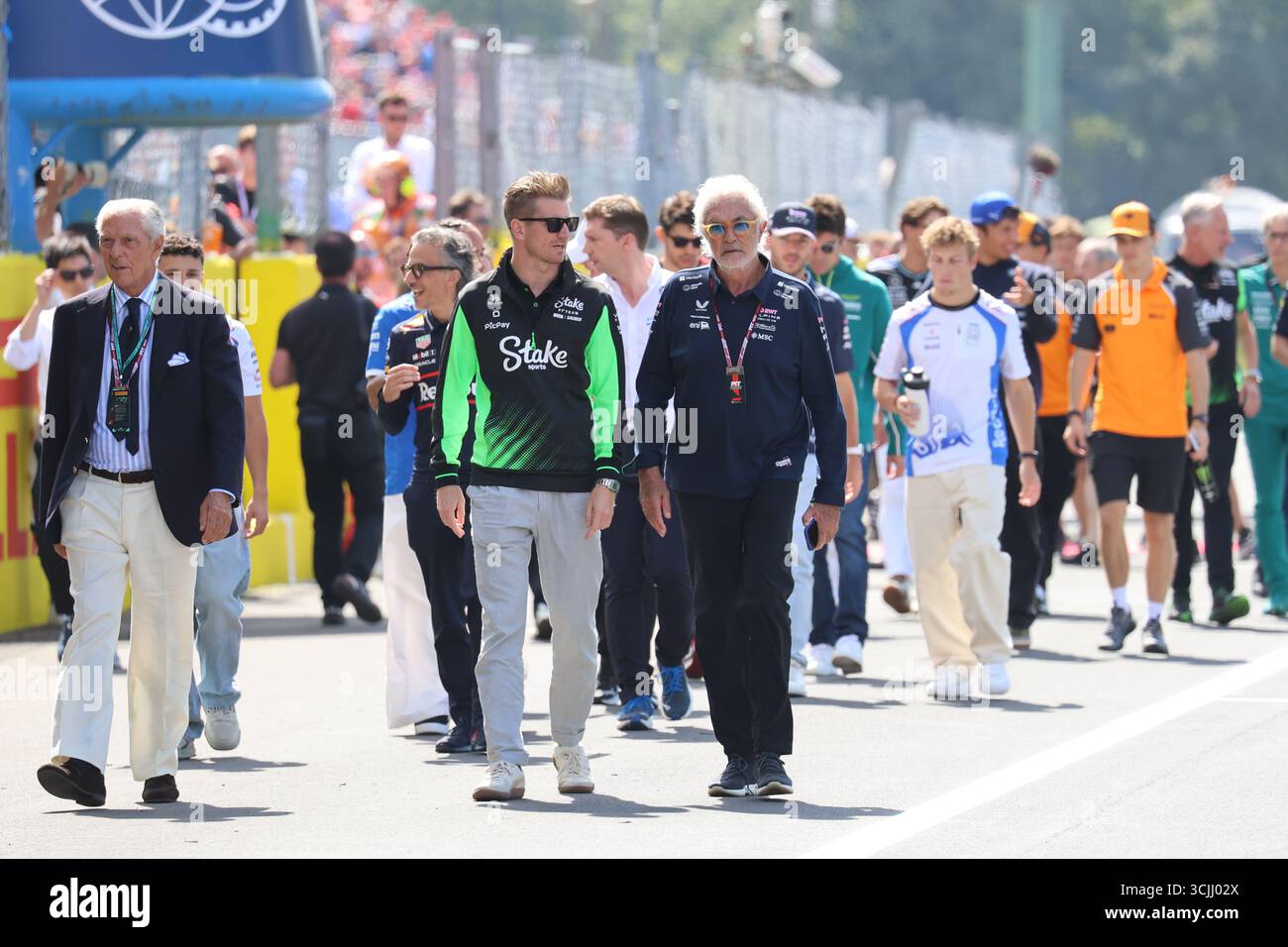 Autodromo Nazionale Monza, Monza, Italien. September 2025. Formel-1-Renntag des Großen Preises von Italien 2025; Flavio Briatore und Fahrer Credit: Action Plus Sports/Alamy Live News Stockfoto