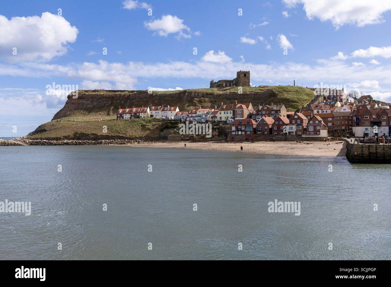 Whitby ist eine Küstenstadt in Yorkshire, Nordengland am Fluss Esk in North Yorkshire Stockfoto