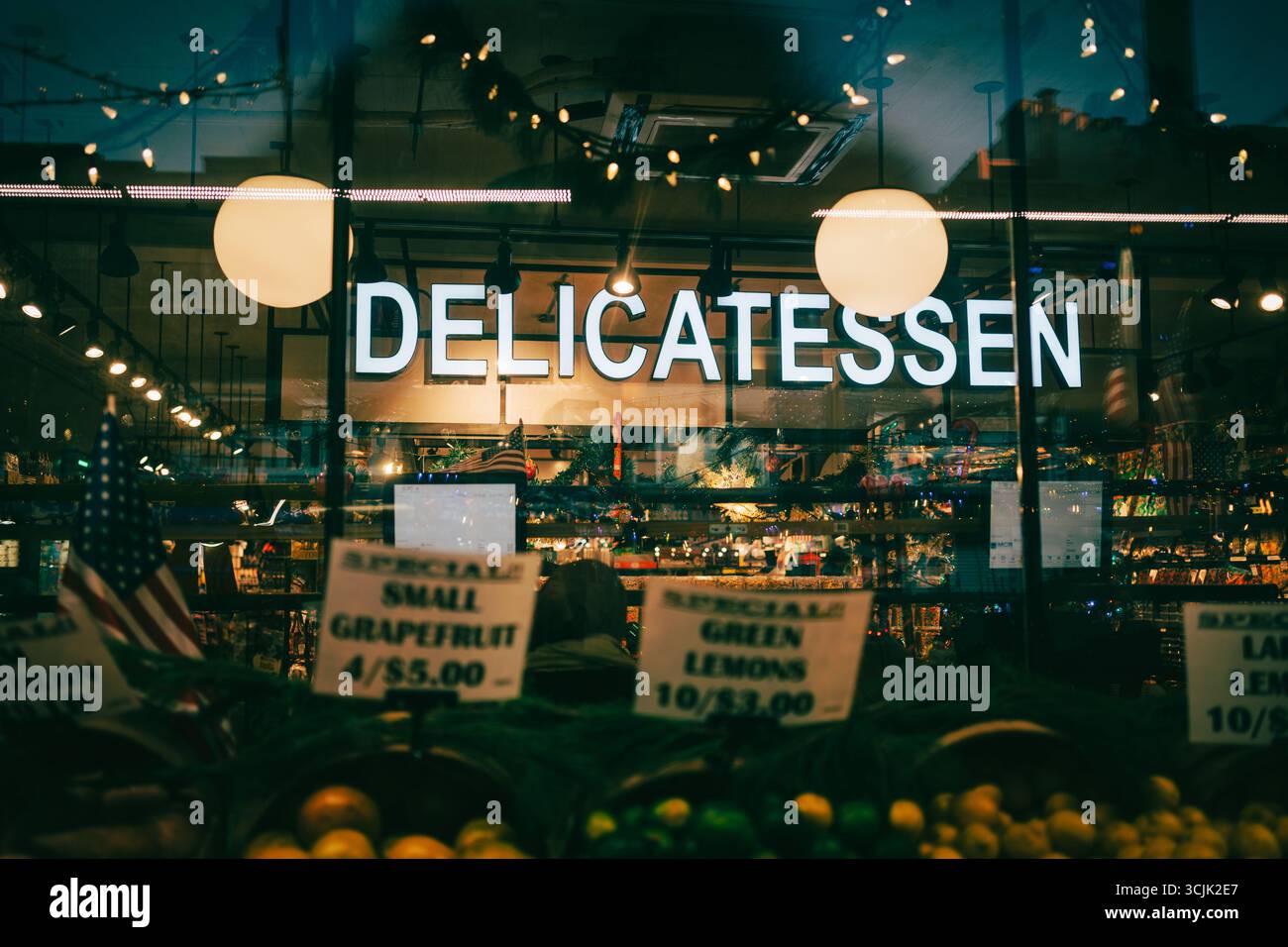 Delikatessenschild in Bay Ridge, Brooklyn, New York Stockfoto