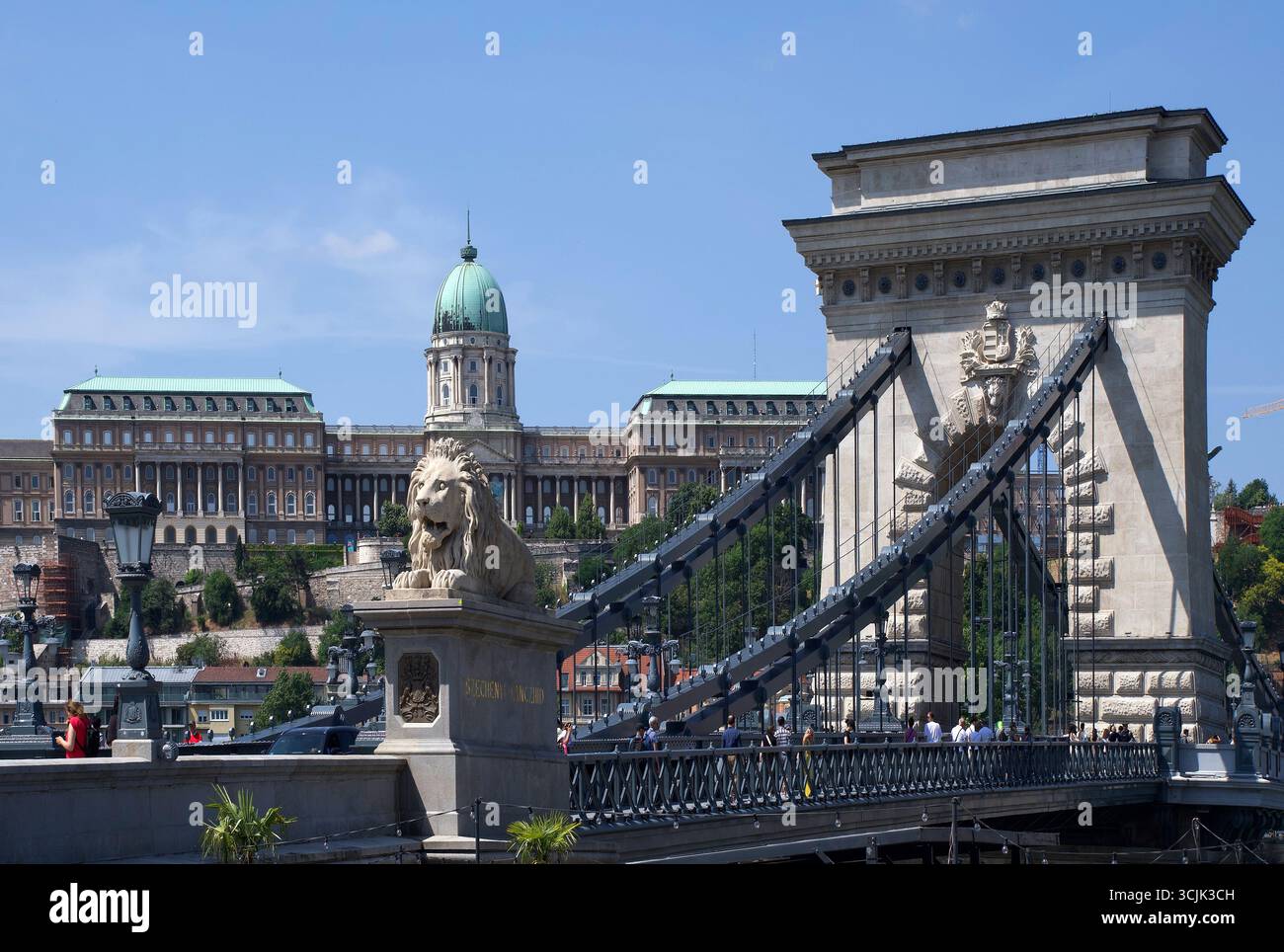 Kettenbrücke über die Donau in der ungarischen Hauptstadt Budapest - Ungarn. Stockfoto