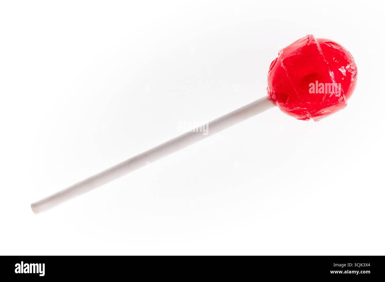 Roter Süßigkeitenlutscher mit weißem Stock auf weißem Hintergrund Stockfoto