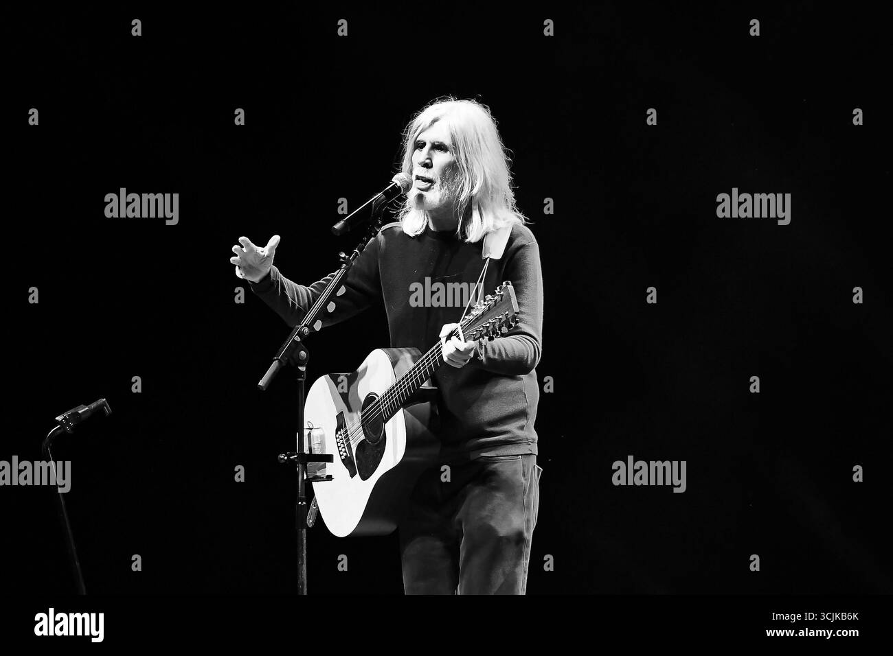 Rio de Janeiro, Brasilien, 6. September 2025. Sänger Oswaldo Montenegro, während seiner Show, in der Qualistage Konzerthalle in Rio de Janeiro. Stockfoto