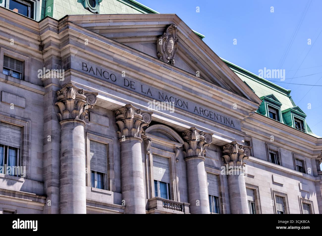 Buenos Aires, Argentinien – 21. Dezember 2022: Die prächtige neoklassizistische Fassade der Banco de la Nación Argentina Stockfoto