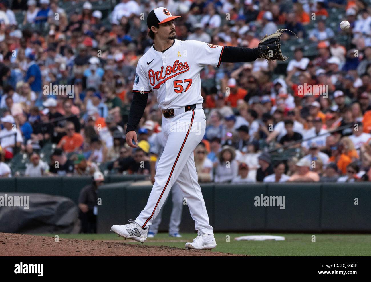 Baltimore, USA. September 2025. BALTIMORE, MD – 07. SEPTEMBER: Baltimore Orioles Pitcher Kade Strowd (57) auf dem Hügel während eines MLB-Spiels zwischen den Baltimore Orioles und den Los Angeles Dodgers am 07. September 2025 im Oriole Park at Camden Yards in Baltimore, Maryland. (Foto: Tony Quinn/SipaUSA) Credit: SIPA US/Alamy Live News Stockfoto