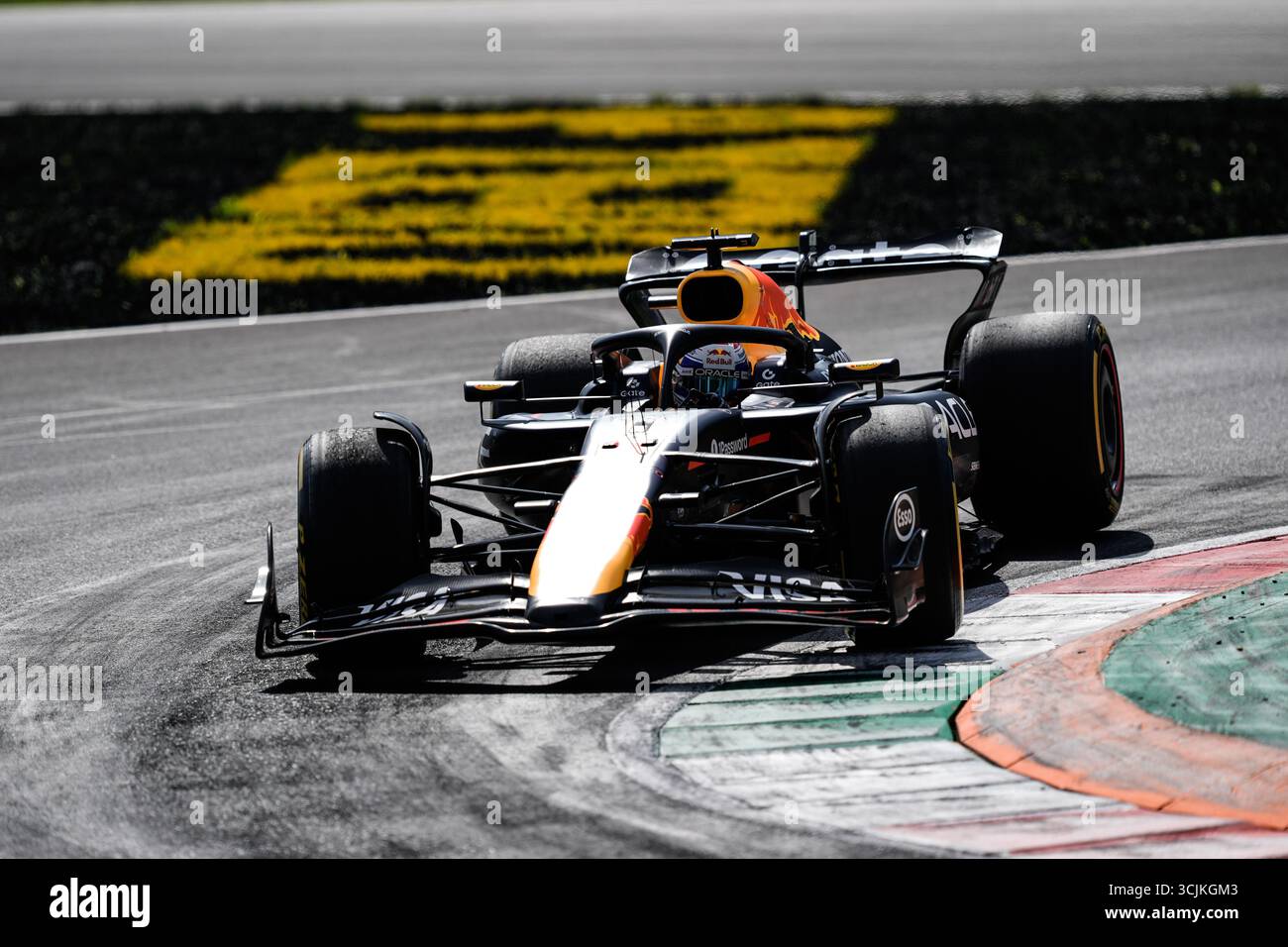 Mailand, Italien. September 2025. Der niederländische Red Bull Racing-Pilot Max Verstappen tritt 2025 am 7. September 2025 beim Grand Prix von Italien in der Formel 1 beim Autodromo Nazionale Monza in Monza bei Mailand an. Quelle: Peng Ziyang/Xinhua/Alamy Live News Stockfoto