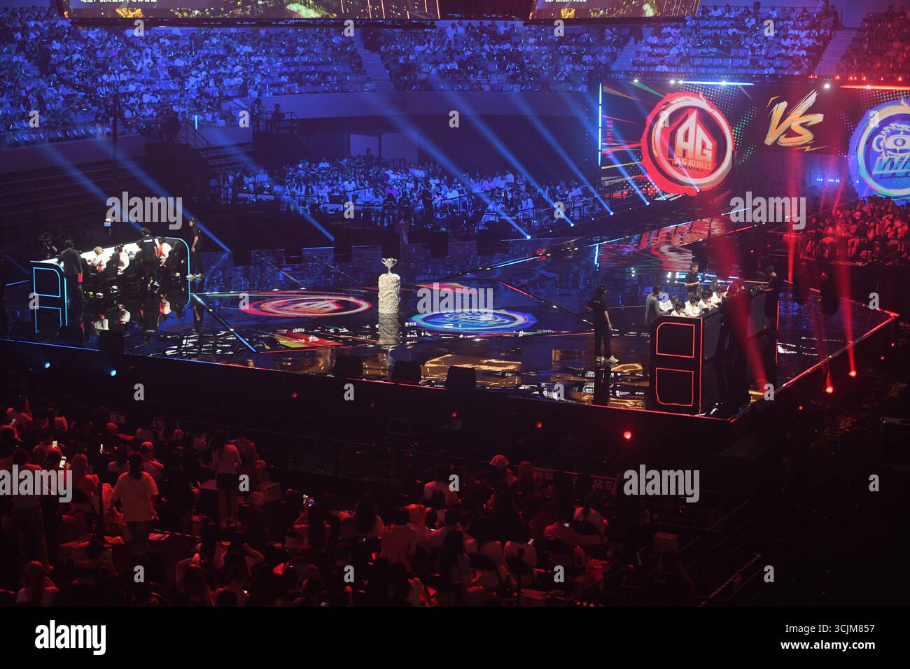 Hangzhou, China. September 2025. E-Sport-Experten treten am 7. September 2025 beim Honor of Kings Professional League Summer Finals in Hangzhou, Provinz Zhejiang, China, an 2025. (Foto: Costfoto/NurPhoto) Credit: NurPhoto SRL/Alamy Live News Stockfoto