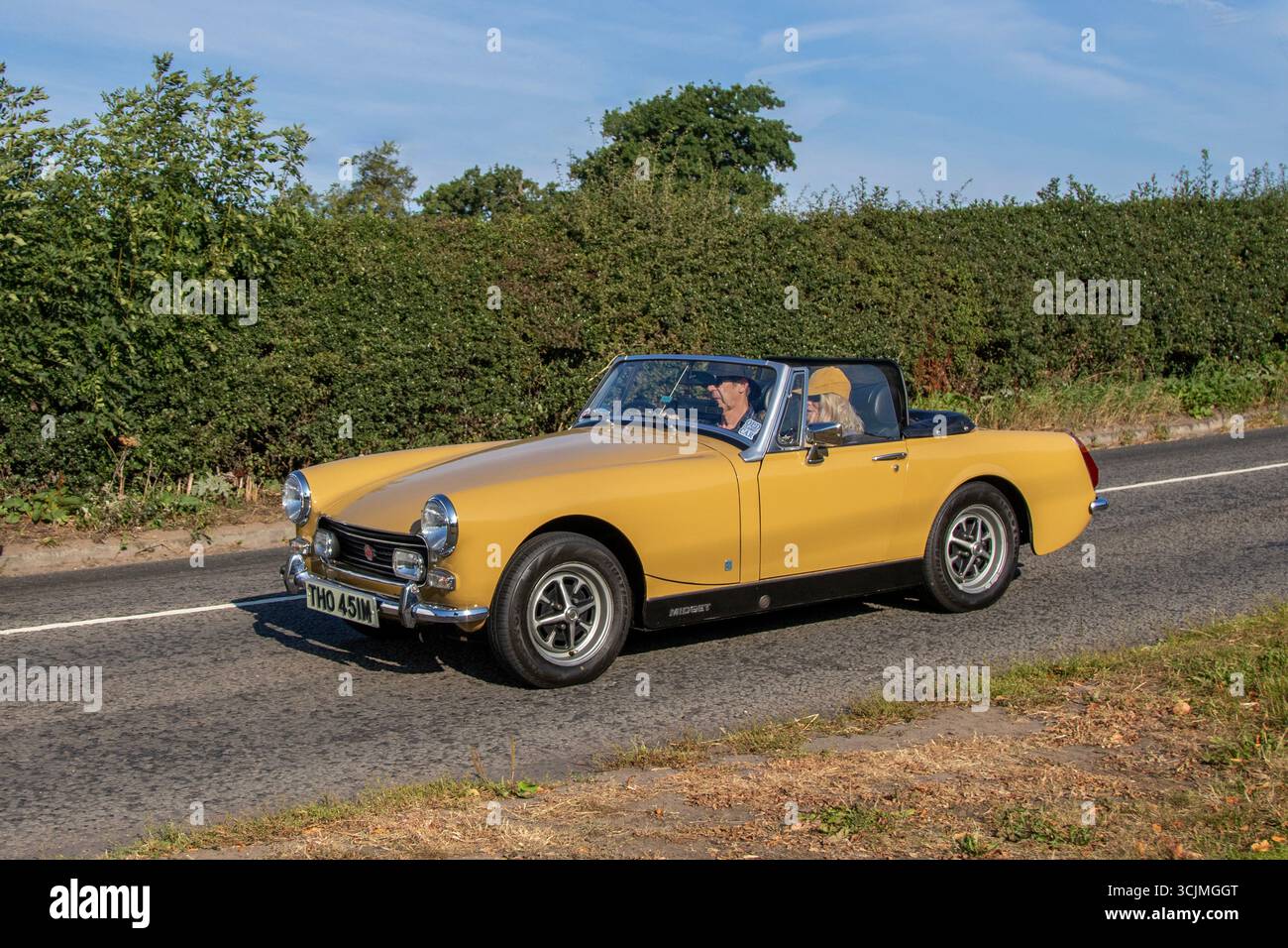 1974 70er Jahre Gold MG Midget Petrol 1275 ccm; auf Congleton, Cheshire Classic Car Show, Großbritannien Stockfoto