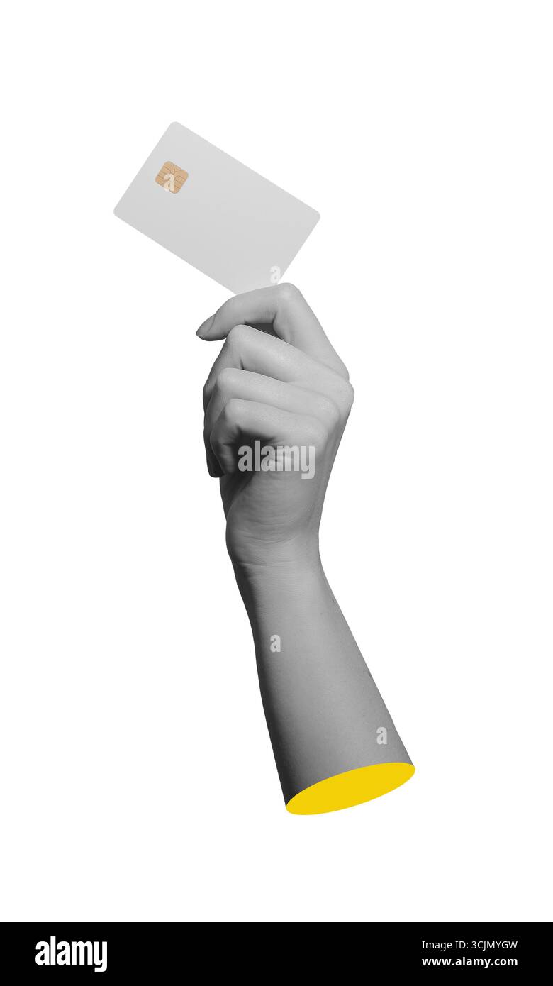 Nahaufnahme der Finger, die eine Zahlungskarte mit Mikrochip auf weiß zeigen Stockfoto