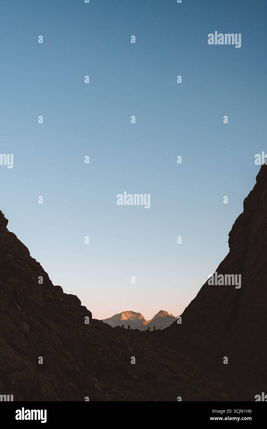 Wanderer, die an der Brèche de Roland ankommen Stockfoto