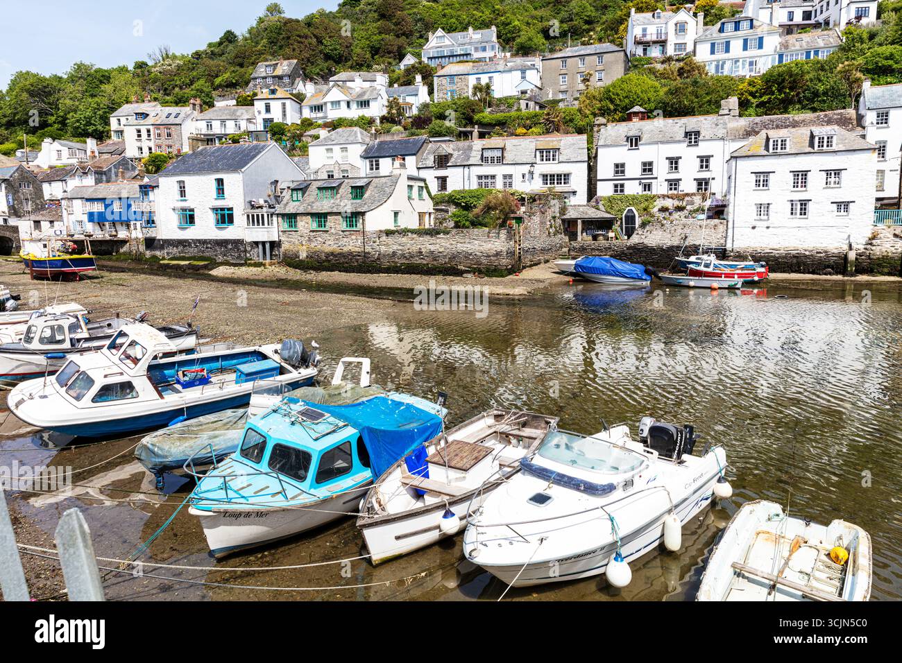 Polperro Village, Polperro, Cornwall, Großbritannien, England, Dorf, Dörfer, Cornisch, Hafen, Boote, Polperro Hafen, Gezeiten, Boot, Yachthafen, Meereslandschaft, Küste, Stockfoto