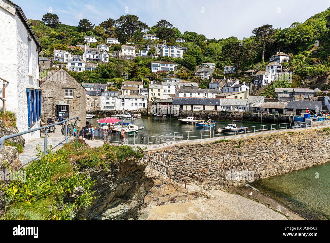 Polperro Village, Polperro, Cornwall, Großbritannien, England, Dorf, Dörfer, Cornisch, Hafen, Boote, Polperro Hafen, Gezeiten, Boot, Yachthafen, Meereslandschaft, Küste, Stockfoto