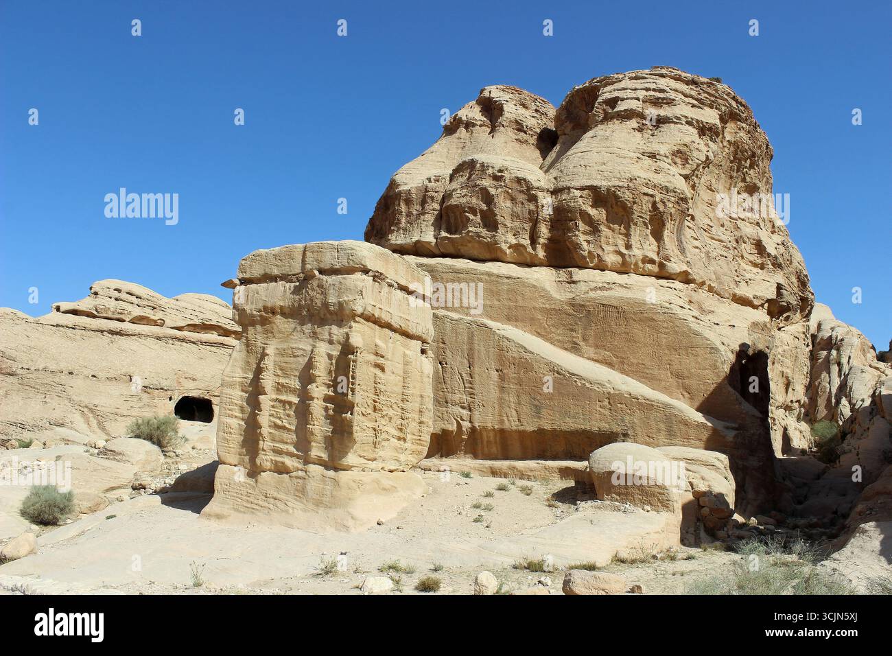 Djinn Block Tombs, auch bekannt als God Blocks, Bab Al Siq, Petra, Jordanien Stockfoto