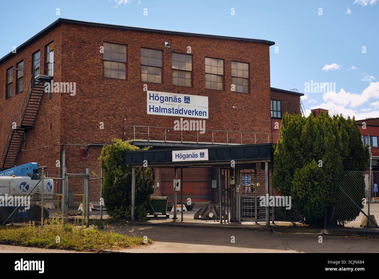 Halmstad, Schweden; 25. August 2023: Eingang der Hoganas-Fabrik in Halmstad. Stockfoto