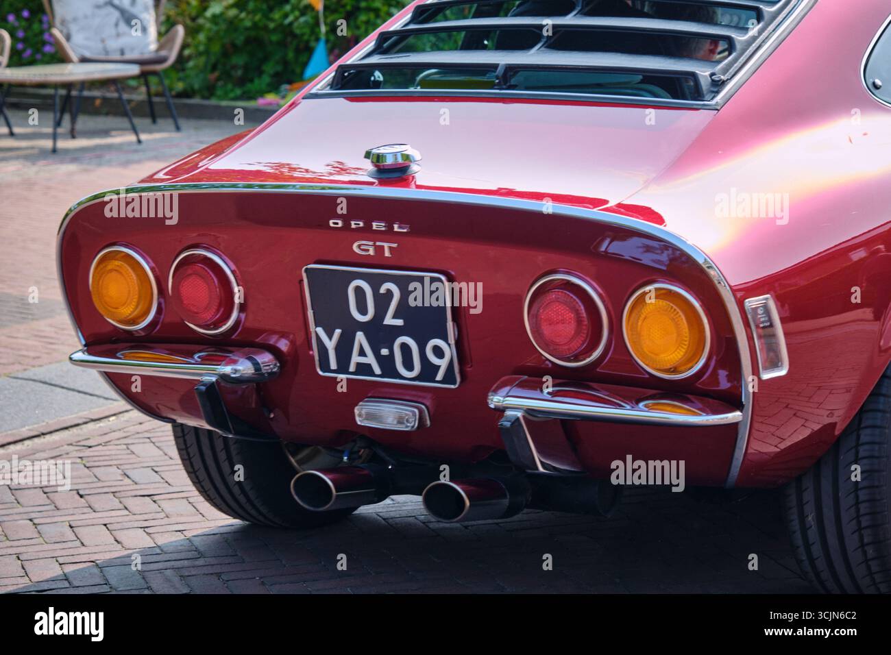 Ruinerwold, Niederlande; 17. August 2024: Opel GT Heck mit Rückleuchten beim Oldtimerdag Ruinerwold Oldtimerwold Oldcar Event. Stockfoto