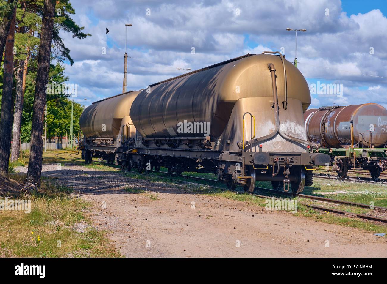 Halmstad, Schweden; 25. August 2023: VTG-Güterwaggons parkten auf Halmstad-Bahngleisen. Stockfoto