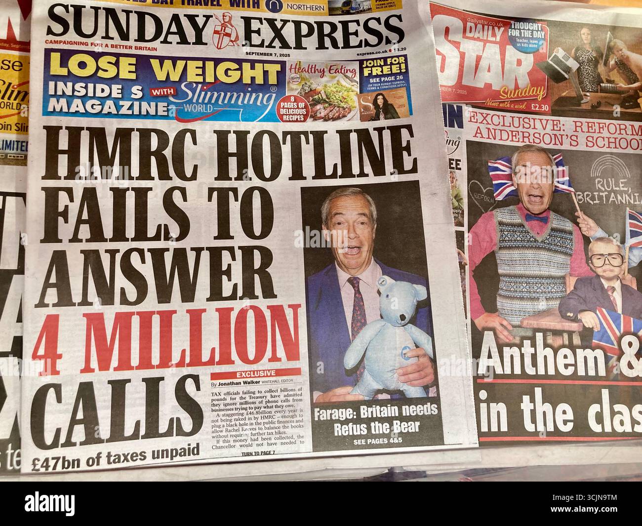 Eine britische Zeitung meldet, dass die HMRC-Hotline 4 Millionen Anrufe nicht beantwortet, Verzögerungen bei der Hotline verhindern, dass kleine Unternehmen Steuern zahlen Stockfoto