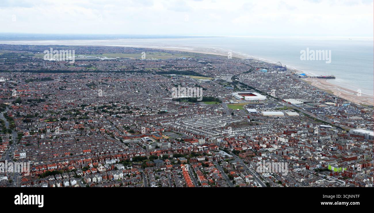 Aus der Vogelperspektive von Blackpool aus dem Norden mit Blick auf die Riblle Mündung und die Irische See, Lancashire, Großbritannien Stockfoto
