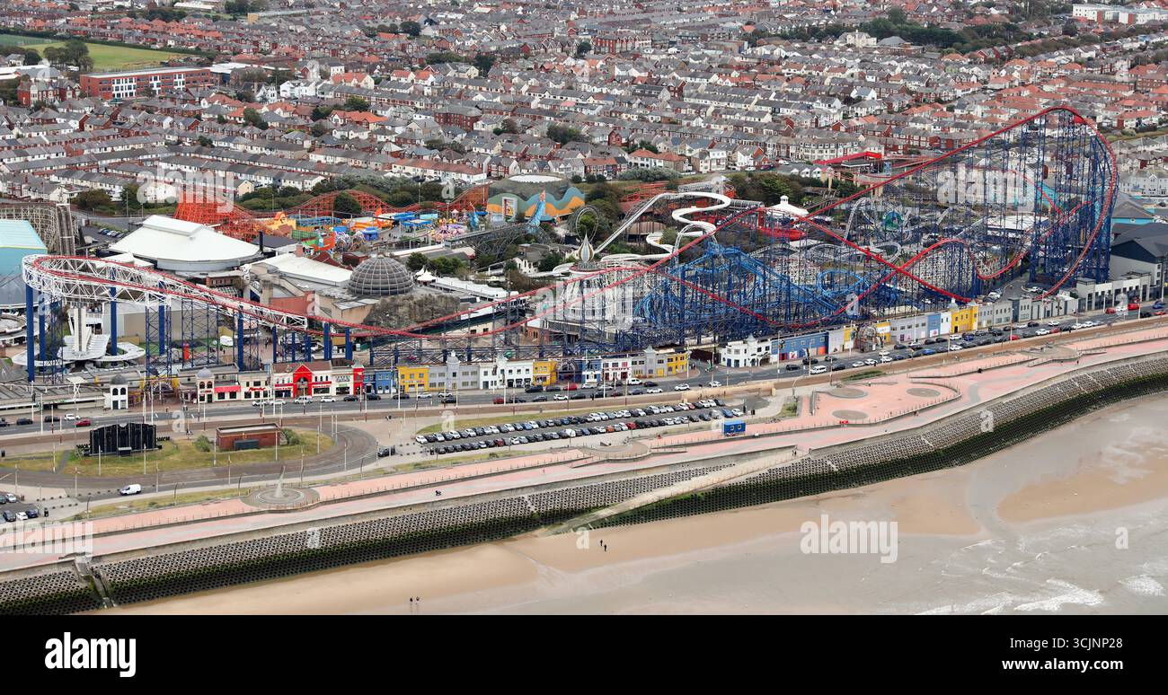 Blick aus der Vogelperspektive auf den Vergnügungspark Blackpool Pleasement Beach, Blackpool, Lancashire Stockfoto
