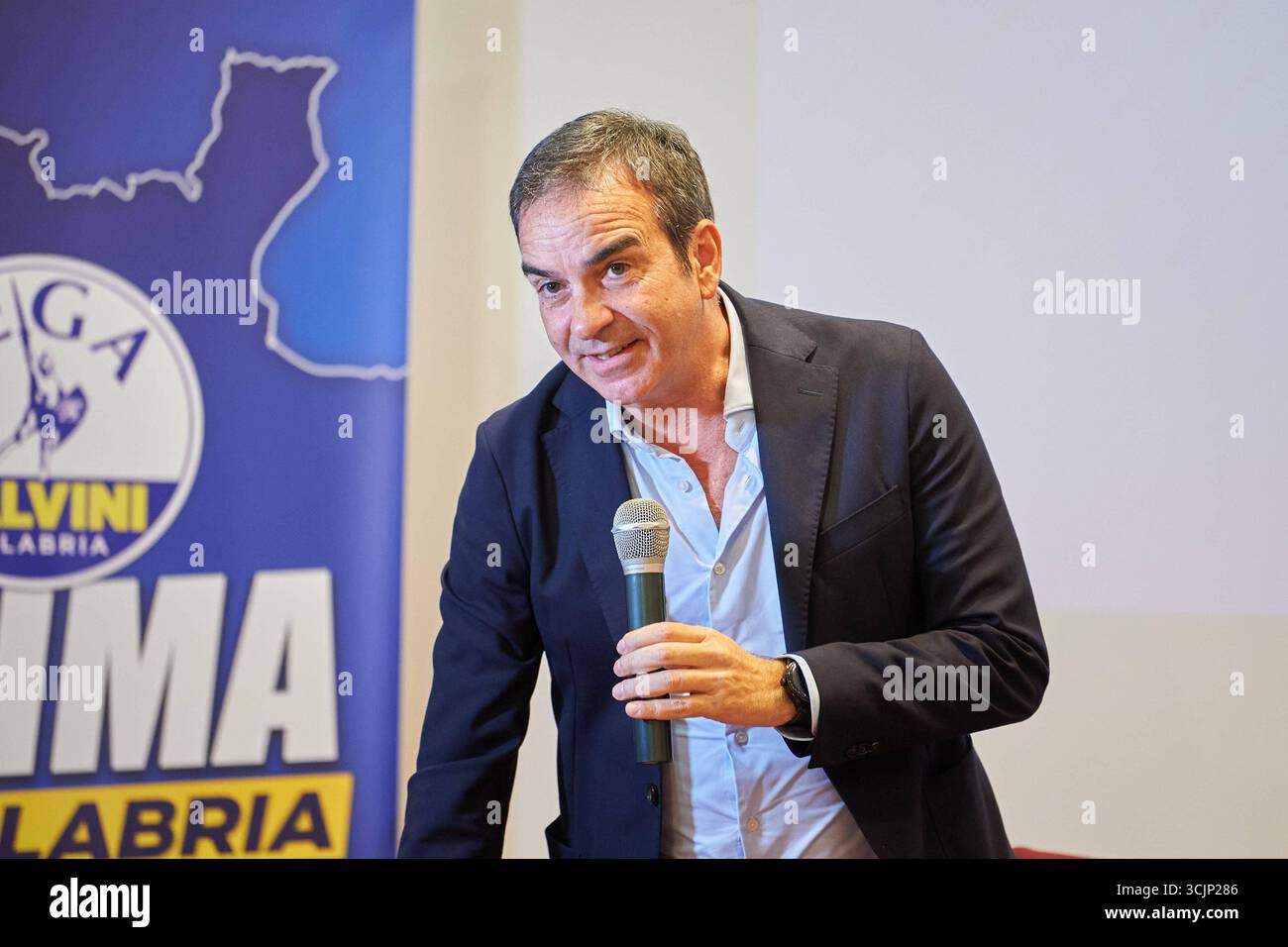 Nachrichten - Matteo Salvini eröffnet Lega's Wahlkampf in Kalabrien für die Regionalwahlen mit Roberto Occhiuto e Claudio Durigon Roberto Occhiuto eröffnet die Legas Wahlkampagne in Kalabrien für die Regionalwahlen. Während Matteo Salvini den Wahlkampf der Lega in Kalabrien für die Regionalwahlen mit Roberto Occhiuto e Claudio Durigon, News in Catanzaro, Italien, 08. September 2025 Catanzaro Parco biodiversita mediterranea Michele Traversa Italien Copyright: XAntonioxMoniacix/xLiveMediax LPN_2014766 Stockfoto