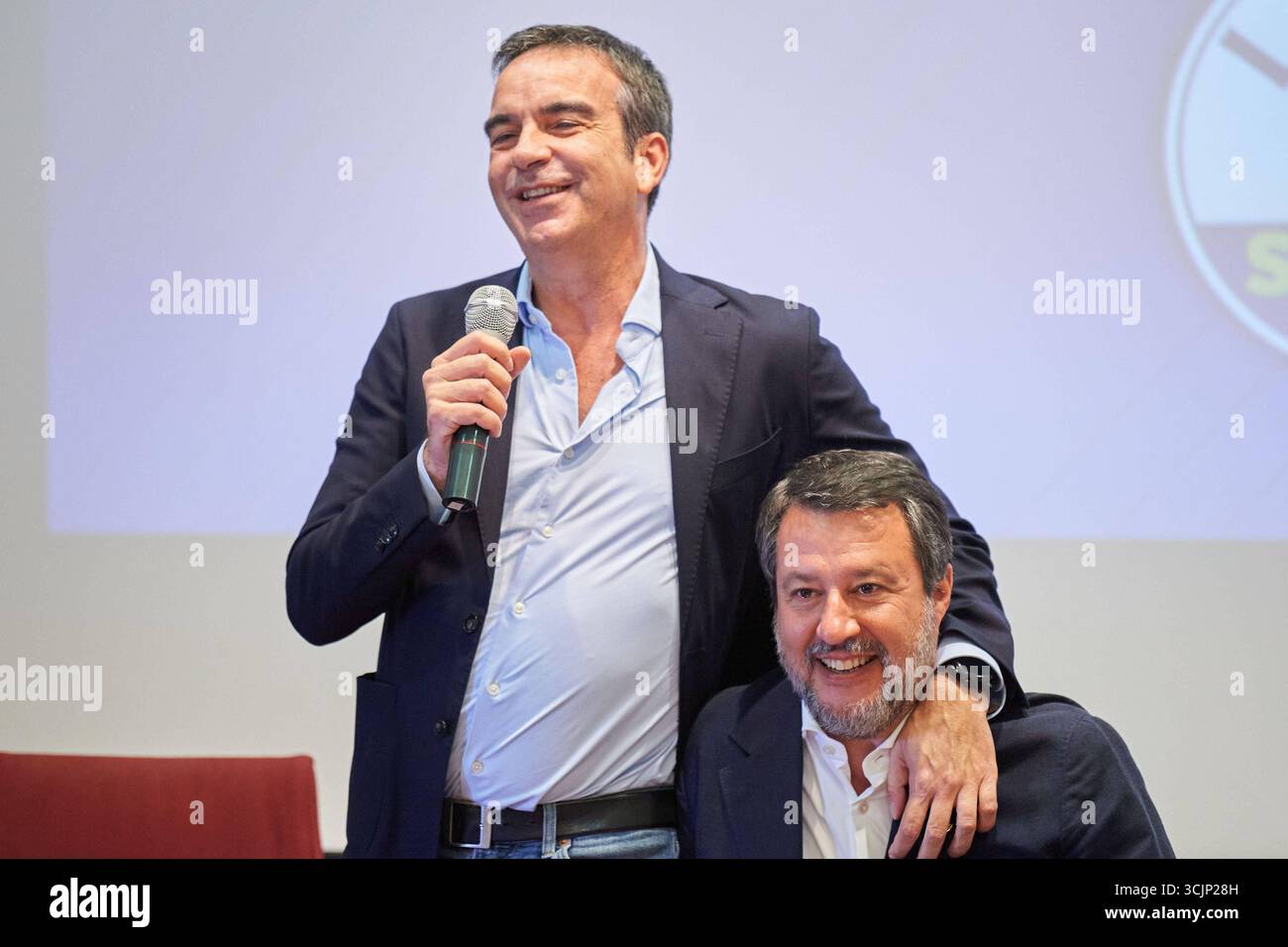 News - Matteo Salvini eröffnet Wahlkampagne der Lega in Kalabrien für die Regionalwahlen mit Roberto Occhiuto e Claudio Durigon Matteo Salvini eröffnet Wahlkampagne der Legas in Kalabrien für die Regionalwahlen mit Roberto Occhiuto e Claudio Durigon, News in Catteo Salvini eröffnet Wahlkampagne der Lega in Kalabria für die Regionalwahlen mit Roberto Occhiuto Occhiuto Occhiuto Durigon, Italien 2025 2014767 Stockfoto