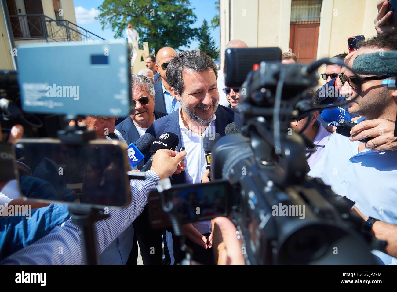 Nachrichten - Matteo Salvini eröffnet die Lega-Wahlkampagne in Kalabrien für die Regionalwahlen mit Roberto Occhiuto e Claudio Durigon Matteo Salvini eröffnet die Legas-Wahlkampagne in Kalabrien für die Regionalwahlen. Während Matteo Salvini den Wahlkampf der Lega in Kalabrien für die Regionalwahlen mit Roberto Occhiuto e Claudio Durigon, News in Catanzaro, Italien, 08. September 2025 Catanzaro Parco biodiversita mediterranea Michele Traversa Italien Copyright: XAntonioxMoniacix/xLiveMediax LPN_2014760 Stockfoto