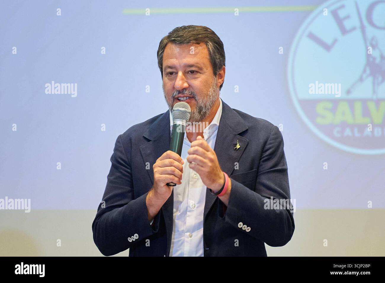 Nachrichten - Matteo Salvini eröffnet die Lega-Wahlkampagne in Kalabrien für die Regionalwahlen mit Roberto Occhiuto e Claudio Durigon Matteo Salvini eröffnet die Legas-Wahlkampagne in Kalabrien für die Regionalwahlen. Während Matteo Salvini den Wahlkampf der Lega in Kalabrien für die Regionalwahlen mit Roberto Occhiuto e Claudio Durigon, News in Catanzaro, Italien, 08. September 2025 Catanzaro Parco biodiversita mediterranea Michele Traversa Italien Copyright: XAntonioxMoniacix/xLiveMediax LPN 2014769 Stockfoto