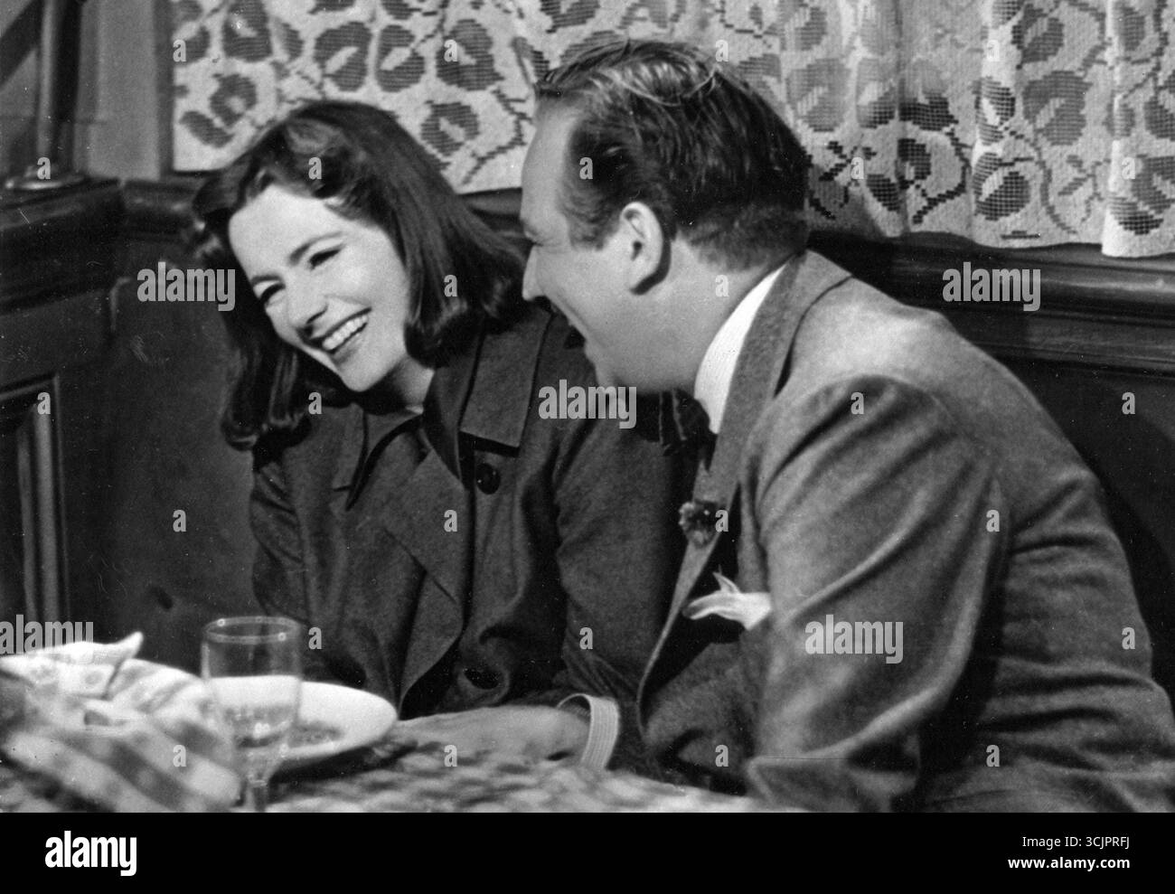 MELVYN DOUGLAS und GRETA GARBO in NINOTCHKA (1939) unter der Regie von ERNST LUBITSCH. Titel: M.G.M. / Album Stockfoto
