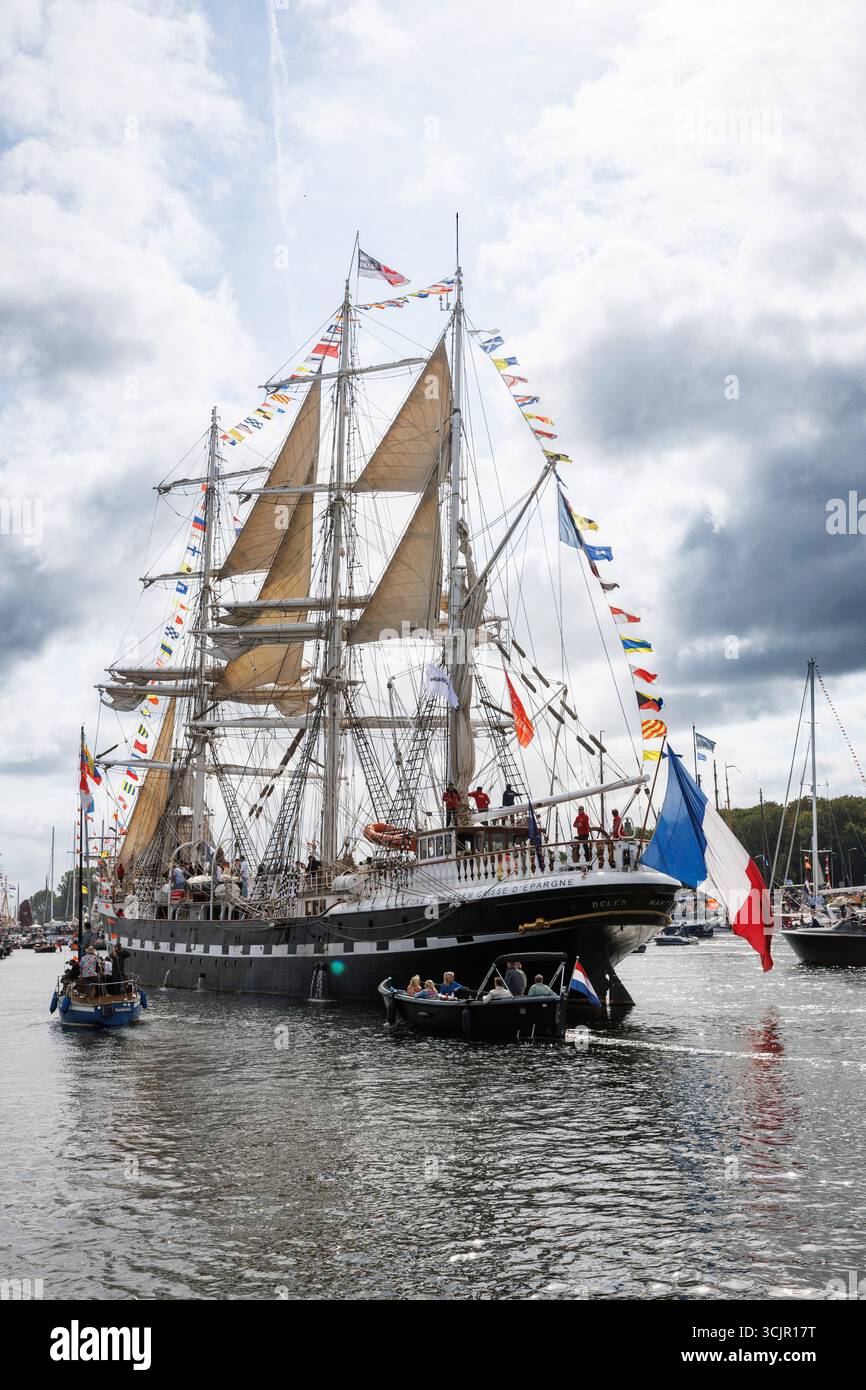 Segel-in-Parade des Sail Amsterdam, 20. August 2025, die Barque Belem, gebaut in Nantes im Jahr 1896, Niederlande. Die Sail Amsterdam ist ein großes Schiff und Stockfoto