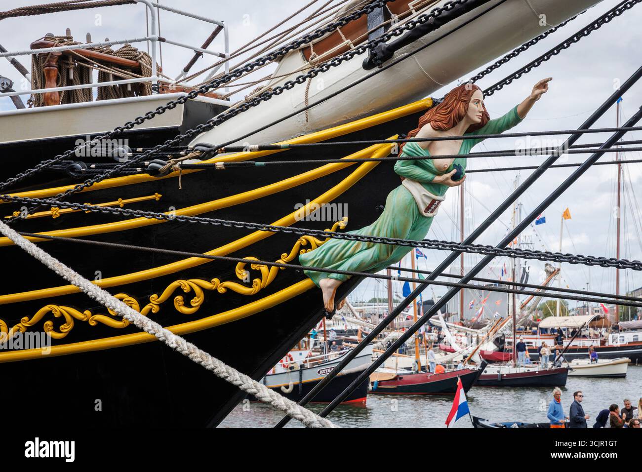 Galionsfigur des Dreimasten-Clippers Stad Amsterdam, das Schiff liegt während der Sail Amsterdam, 21. August 2025, Niederlande, im Hafen von Ij. Das S Stockfoto