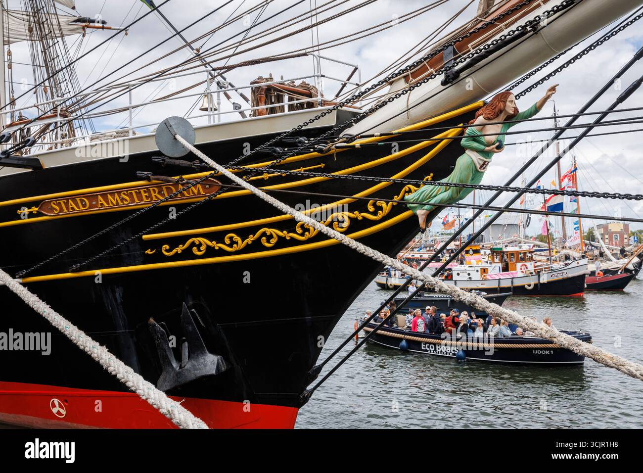 Galionsfigur des Dreimasten-Clippers Stad Amsterdam, das Schiff liegt während der Sail Amsterdam, 21. August 2025, Niederlande, im Hafen von Ij. Das S Stockfoto