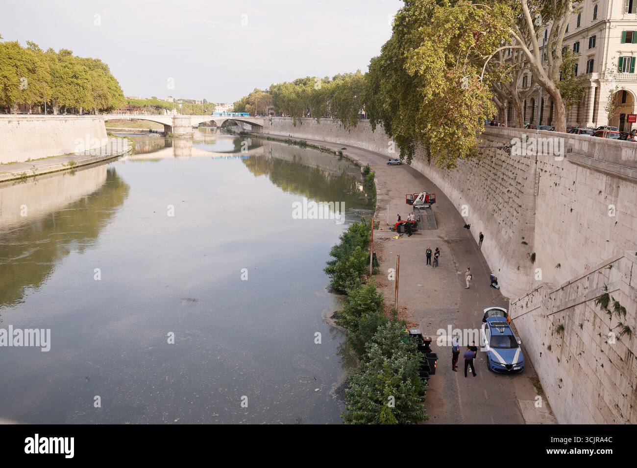 Roma, Italien. September 2025. Incidente sul lavoro lungo la sponda del Tevere: un operaio muore schiacciato dal montacarichi dopo aver smantellato le strutture estive sulle banchine Ñ RomaÑItalia ÑLuned“ 08 Settembre 2025 - Cronaca - (foto di Cecilia Fabiano/ Credit: LaPresse/Alamy Live News Stockfoto