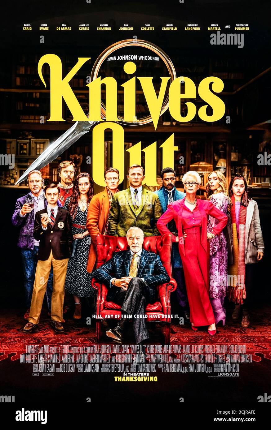 Knives Out (2019) von Rian Johnson mit Daniel Craig, Chris Evans und Ana de Armas. Nachdem der bekannte Kriminalautor Harlan Thrombey kurz nach seinem 85. Geburtstag tot aufgefunden wurde, wird Detective Benoit Blanc beauftragt, die Wahrheit aufzudecken, indem er ein Netz aus Familiengeheimnissen und roten Heringen durchsucht. Foto eines Original-Posters aus dem Jahr 2019 (USA), das NUR FÜR REDAKTIONELLE ZWECKE VERWENDET WIRD. Quelle: BFA/Lionsgate Stockfoto