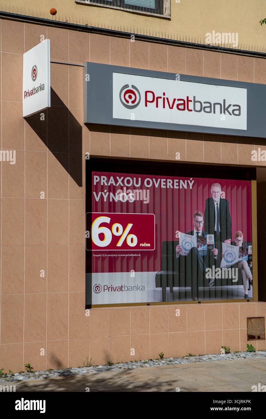 Nitra, Slowakei - 22. September 2024: Private Bankfiliale in Nitra, Slowakei. Privat Banka konzentriert sich auf Private Banking. Stockfoto